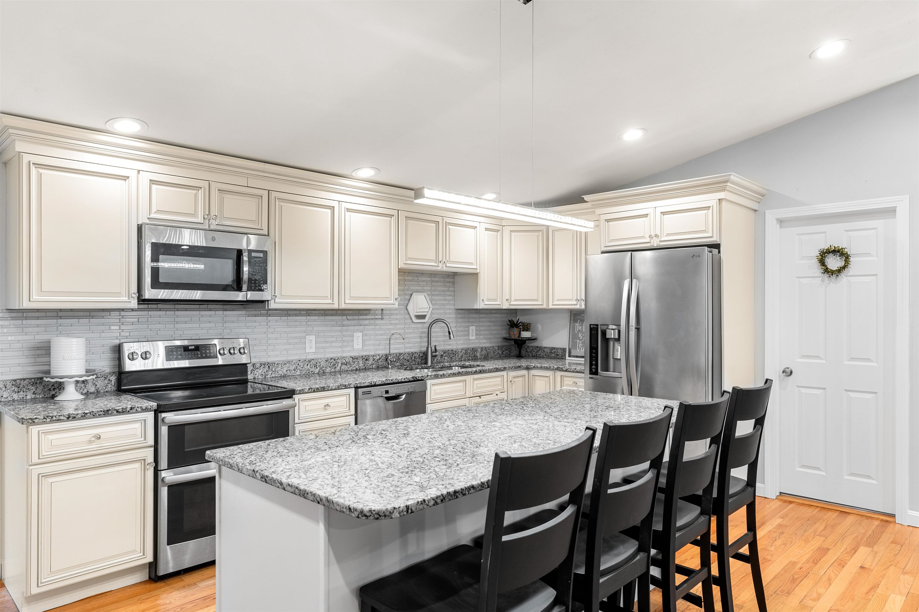 298 Wash Pond Road Hampstead, NH 03841 - Photo 5 of 40