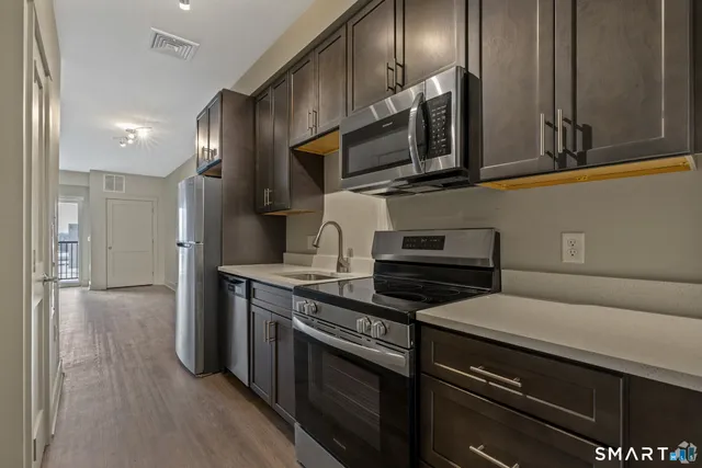 $1,895 | 75 Marlborough Street, Portland, CT 06480