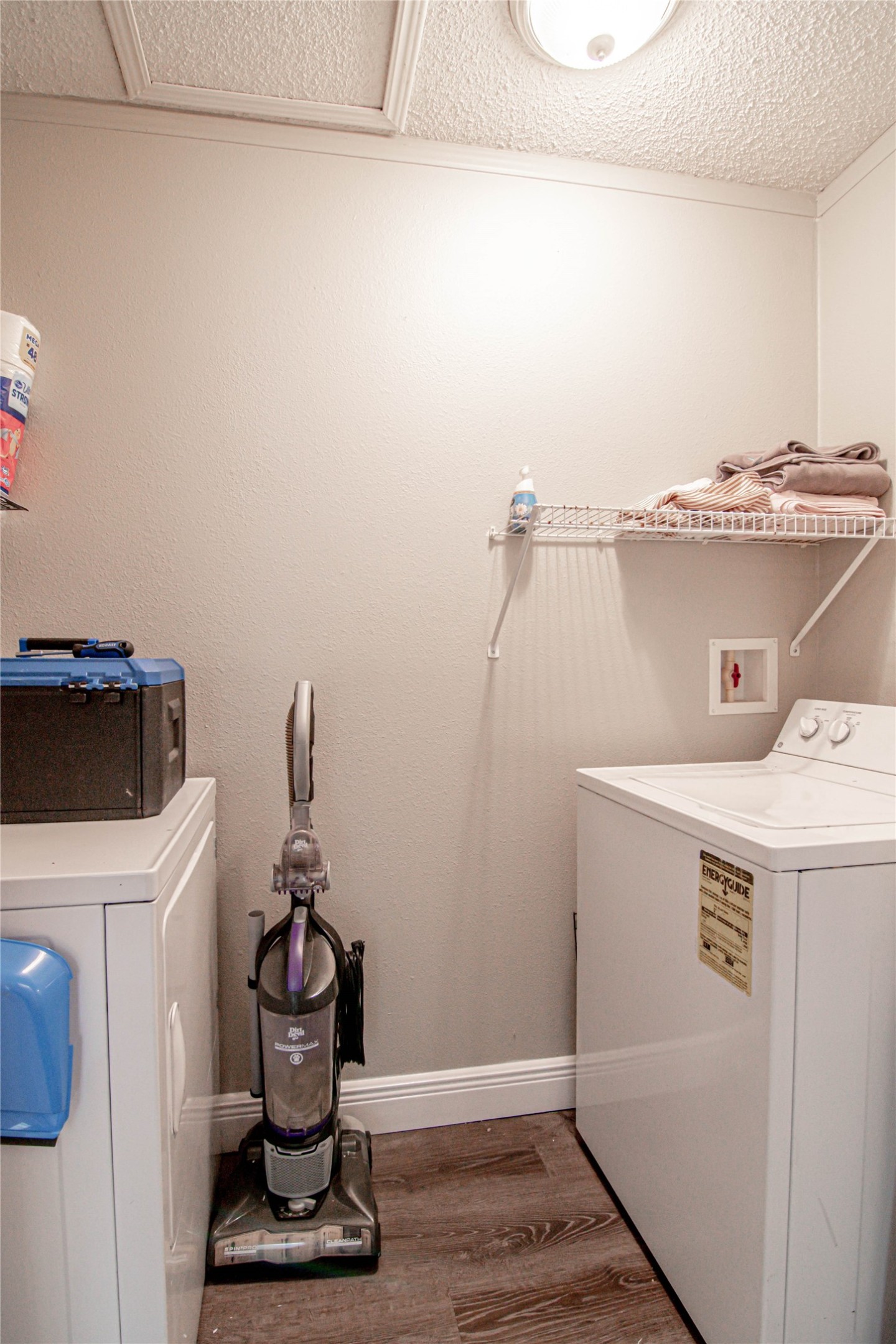 113 Varsity Circle Huntsville, TX 77340 - Photo 6 of 16 a utility room with dryer and washer