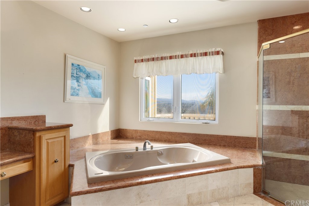 2 Crystal View Ridge Laguna Niguel, CA 92677 - Photo 29 of 50 a bath tub sitting next to a window