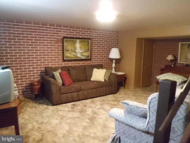 1001 Grovehill Road Baltimore, MD 21227 - Photo 3 of 9 Family Room