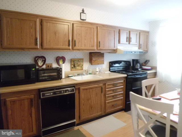 1001 Grovehill Road Baltimore, MD 21227 - Photo 4 of 9 Kitchen