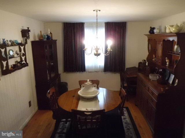 1001 Grovehill Road Baltimore, MD 21227 - Photo 5 of 9 Dining Room