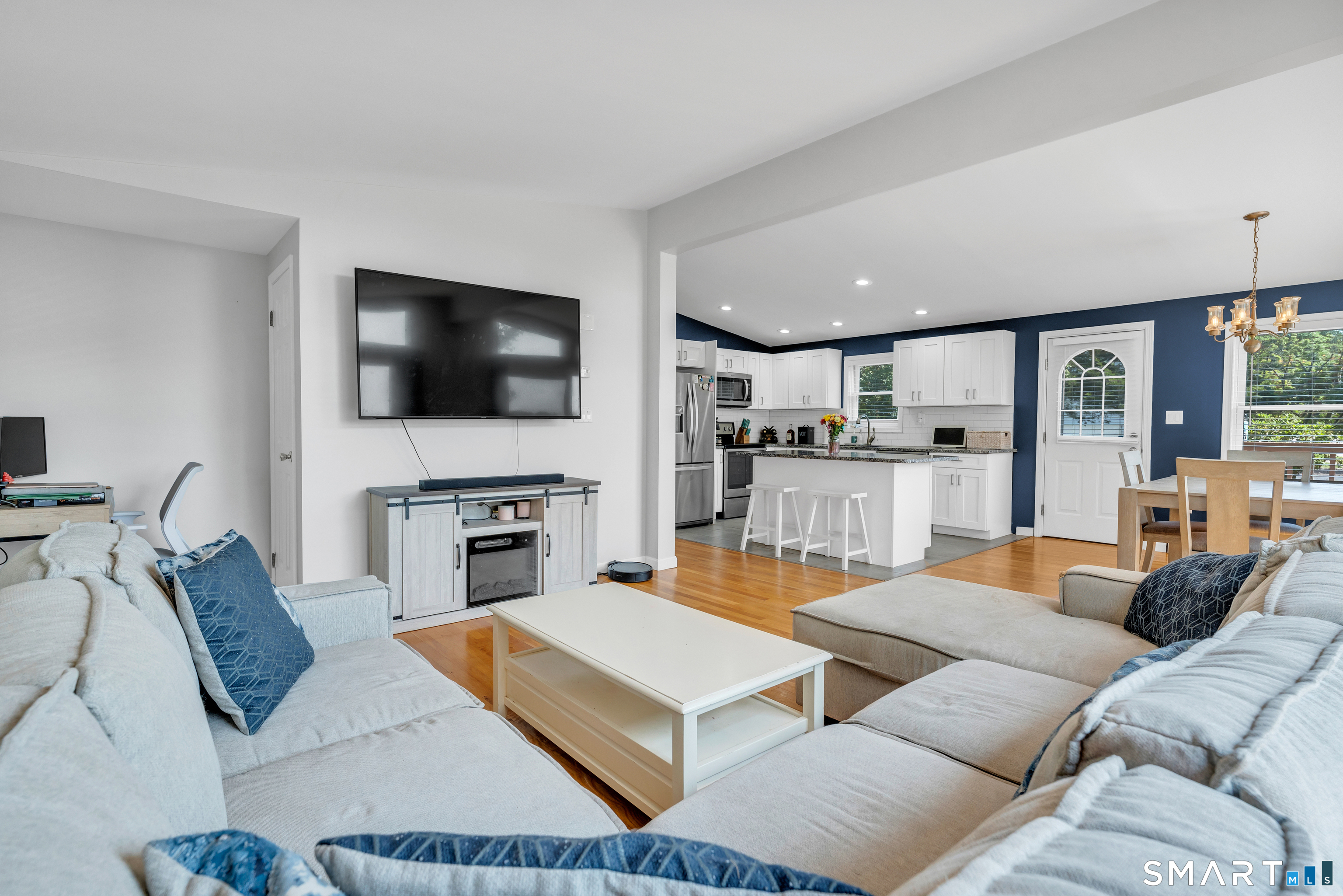95 Crest Drive Groton, CT 06355 - Photo 15 of 40