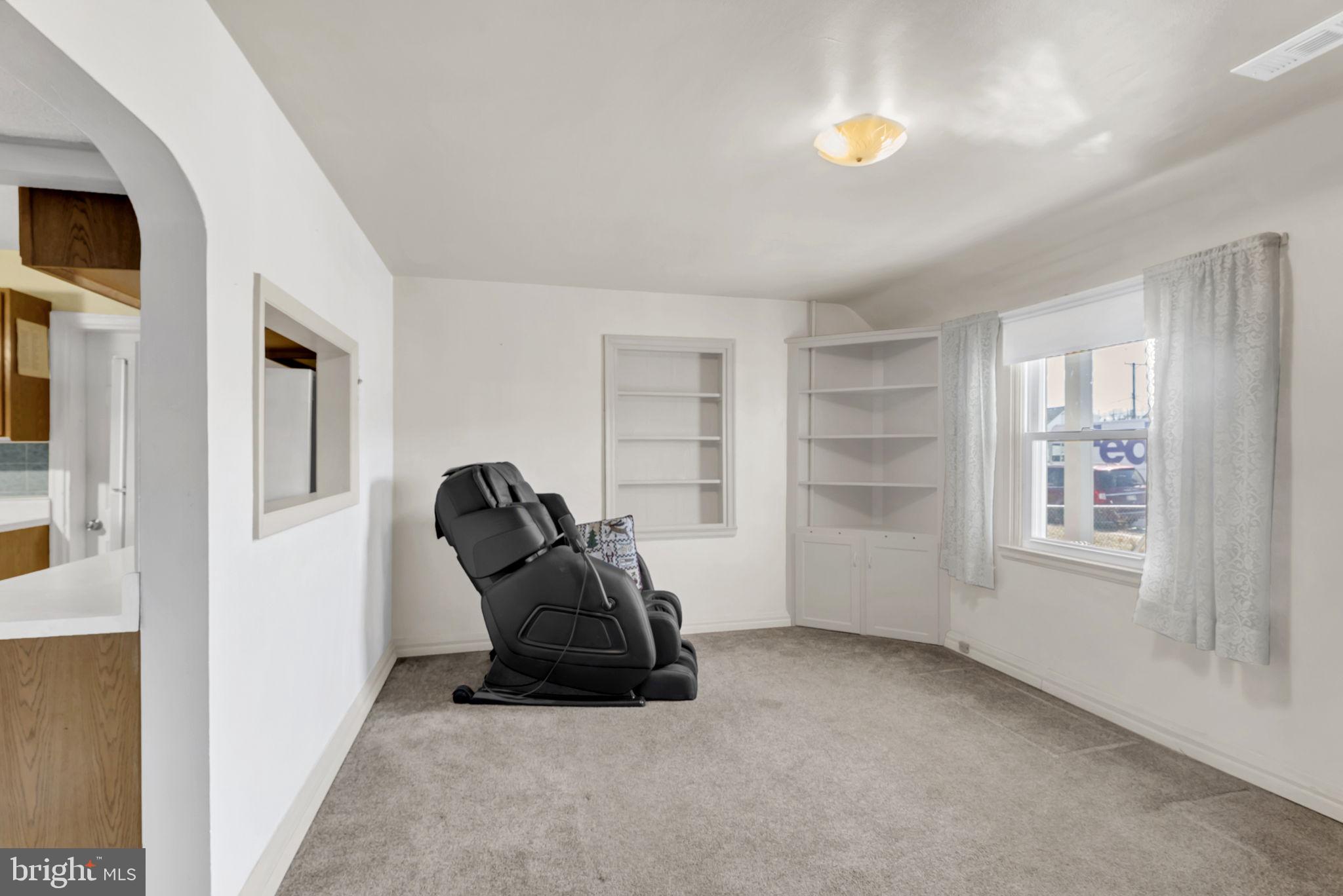 7707 Meath Road Dundalk, MD 21222 - Photo 6 of 24 Living room