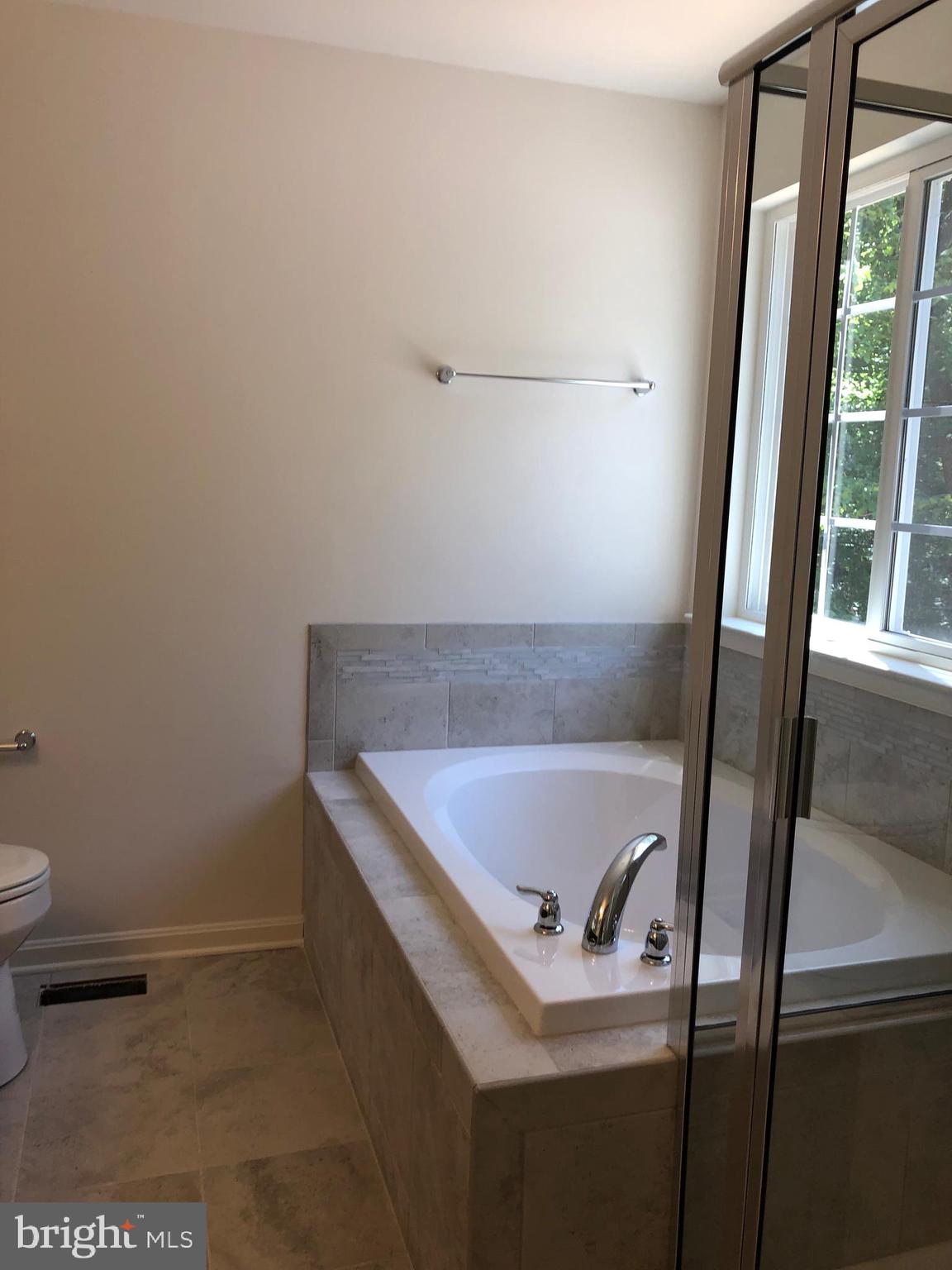 35 Sparrows Way Elkton, MD 21921 - Photo 11 of 15 Soaking tub.