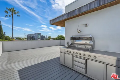 $7,500 | 1041 North Spaulding Avenue, Unit 203, Los Angeles, CA 90046