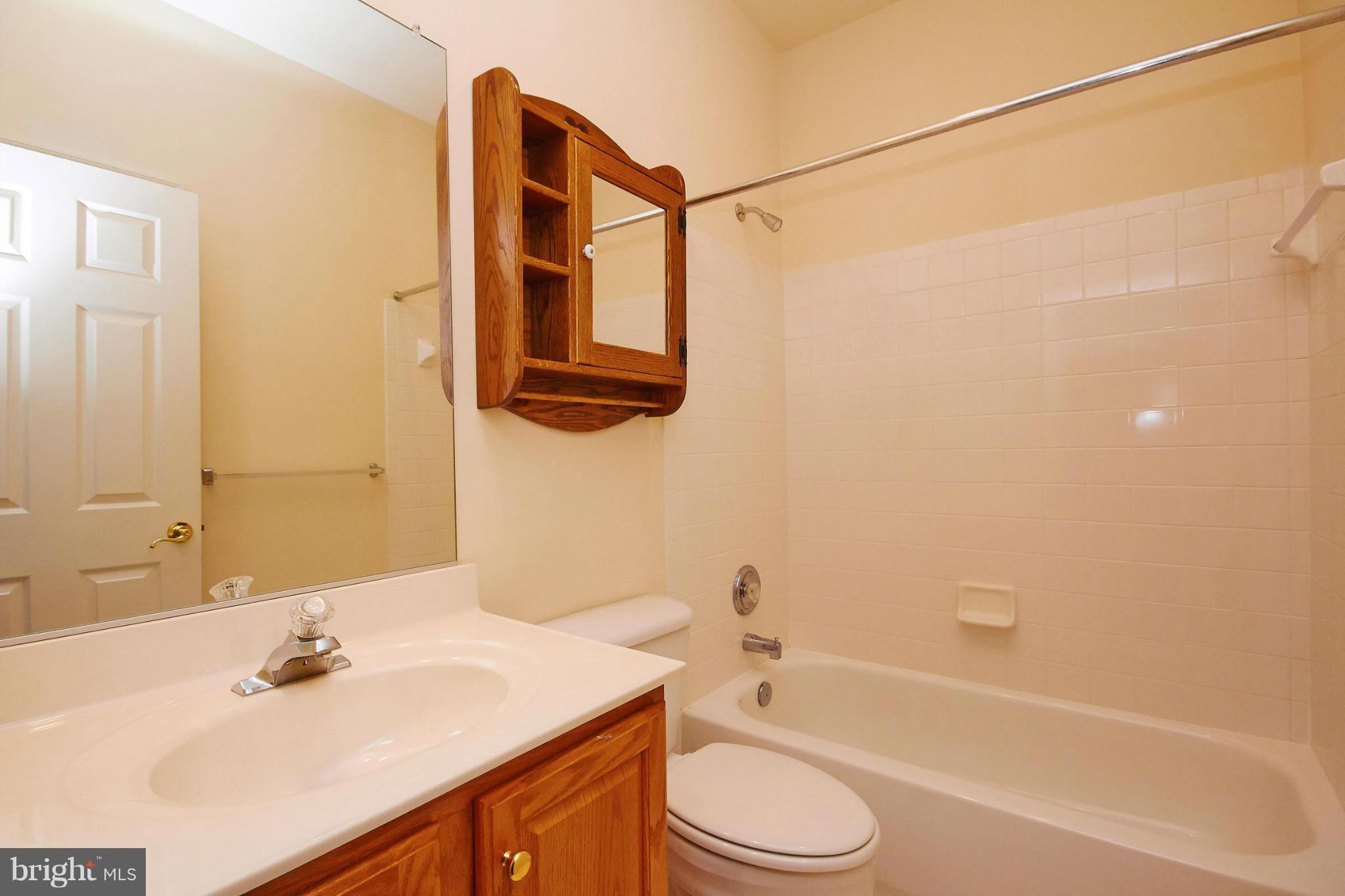 6805 Hampton Creek Way Springfield, VA 22150 - Photo 23 of 30 Bath