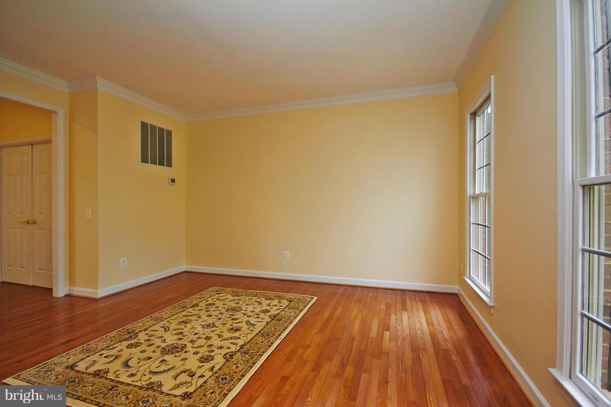 6805 Hampton Creek Way Springfield, VA 22150 - Photo 5 of 30 Living Room