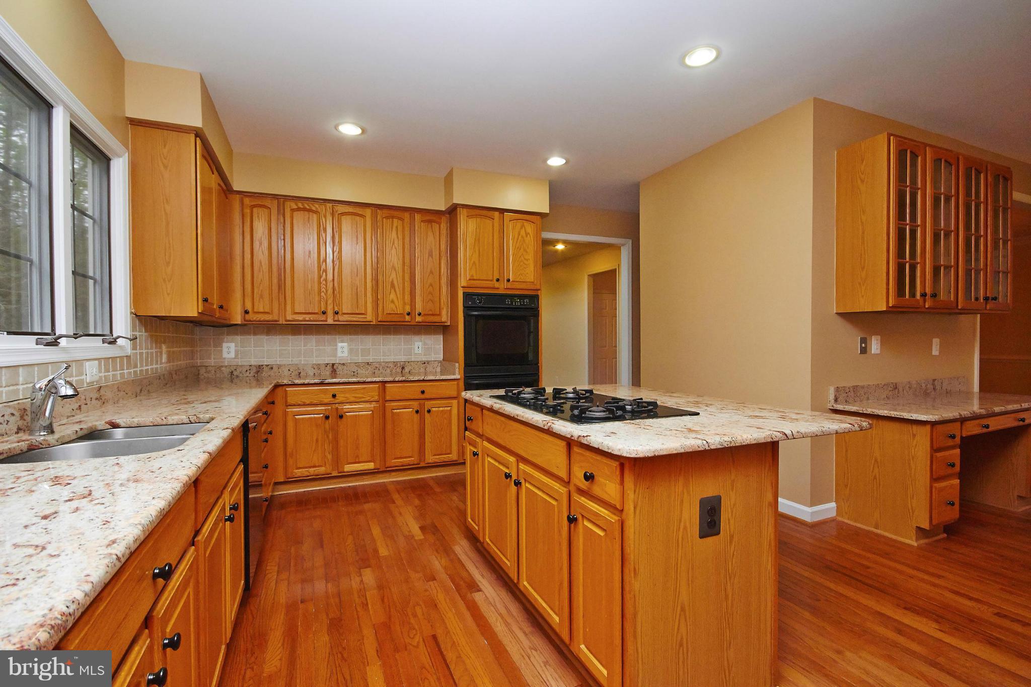 6805 Hampton Creek Way Springfield, VA 22150 - Photo 10 of 30 Kitchen
