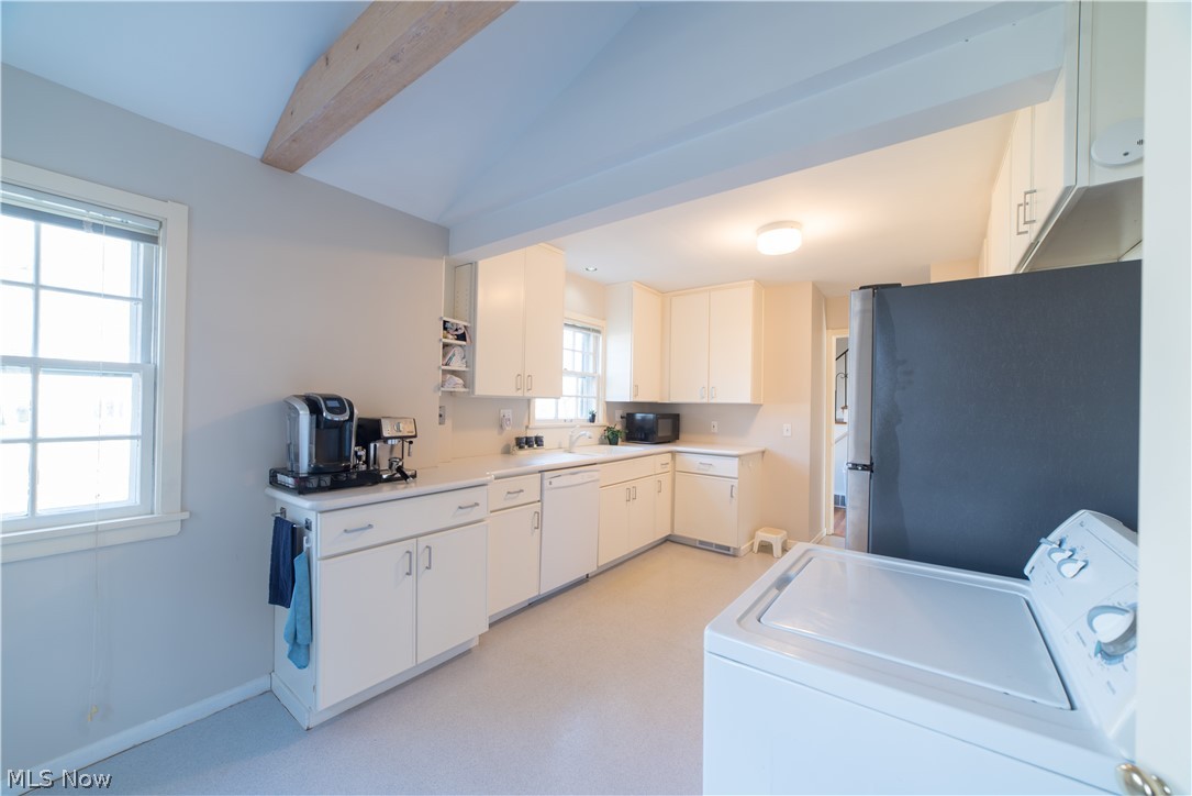 2402 Overlook Road Cleveland, OH 44106 - Photo 13 of 26