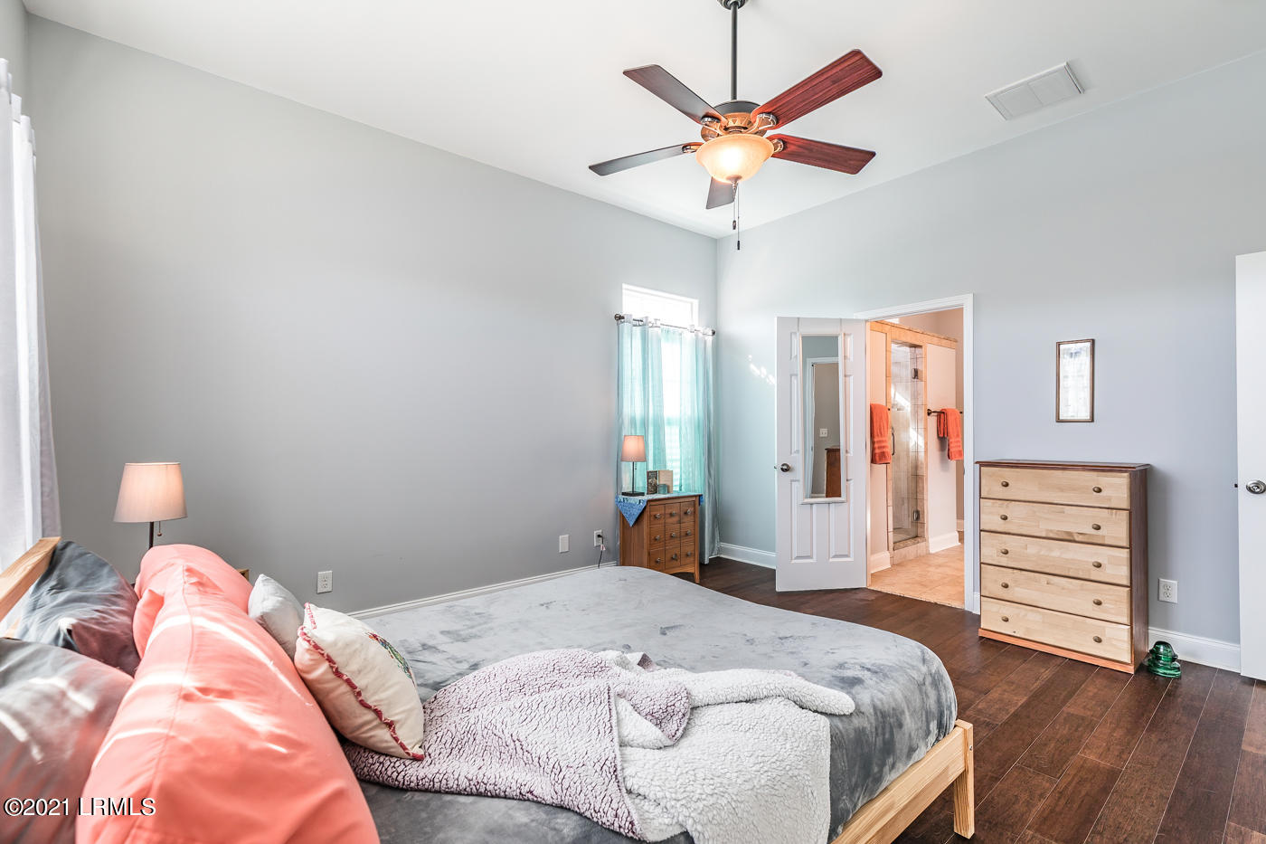 48 White Crescent Circle Ridgeland, SC 29936 - Photo 21 of 40 21 Primary suite
