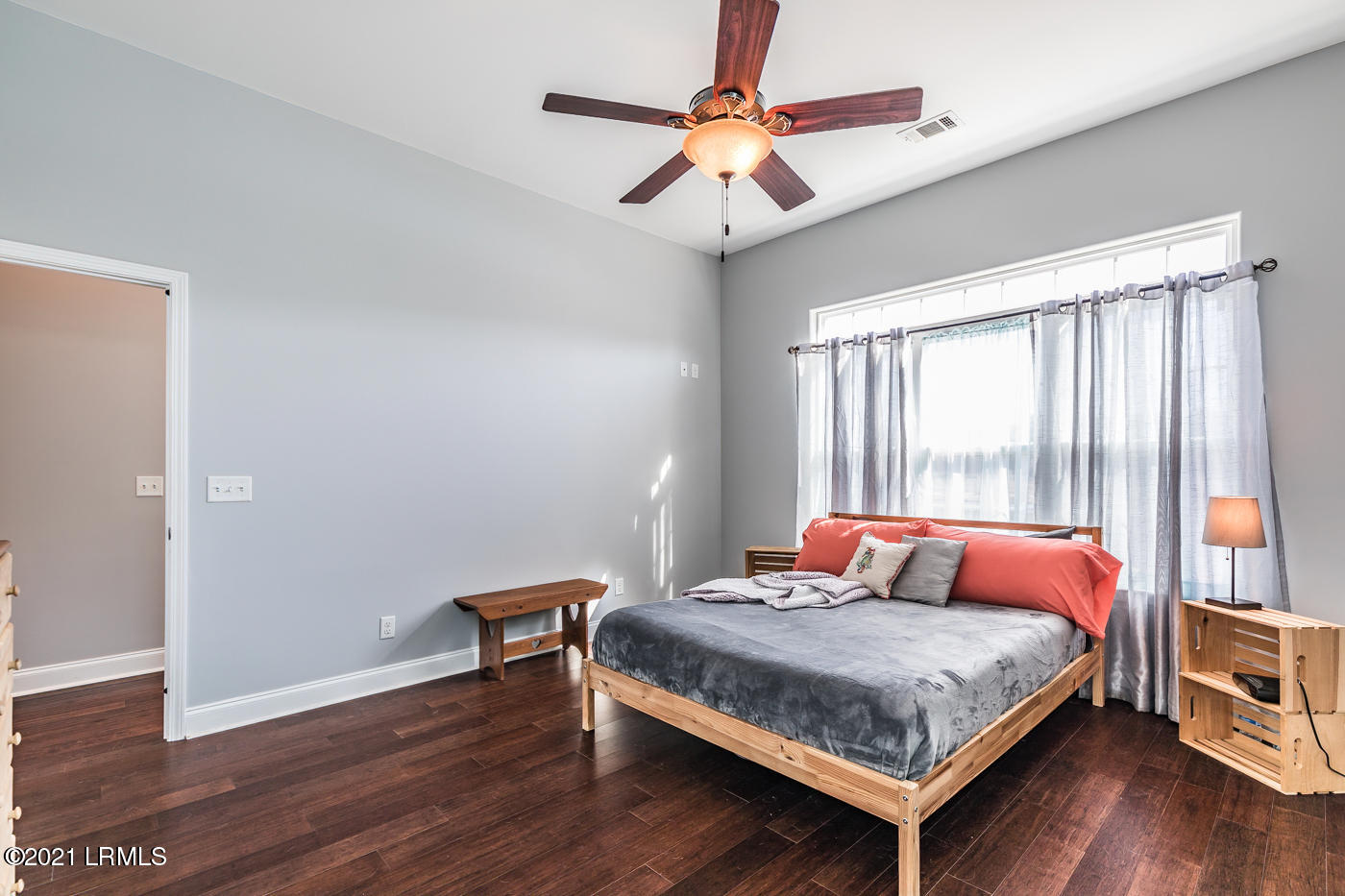 48 White Crescent Circle Ridgeland, SC 29936 - Photo 23 of 40 23 Primary suite
