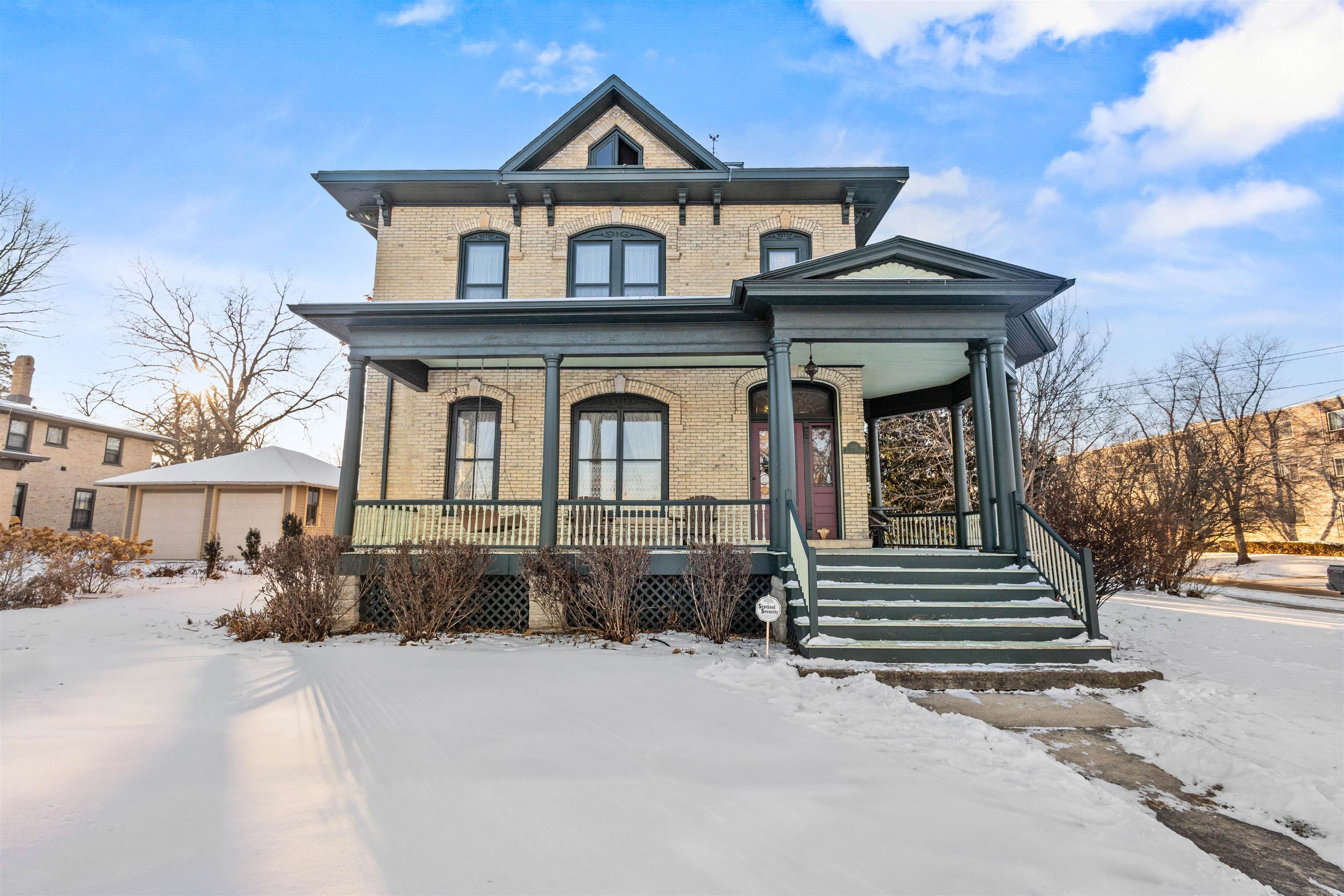 403 South Church Street Neenah, WI 54956 - Photo 4 of 73