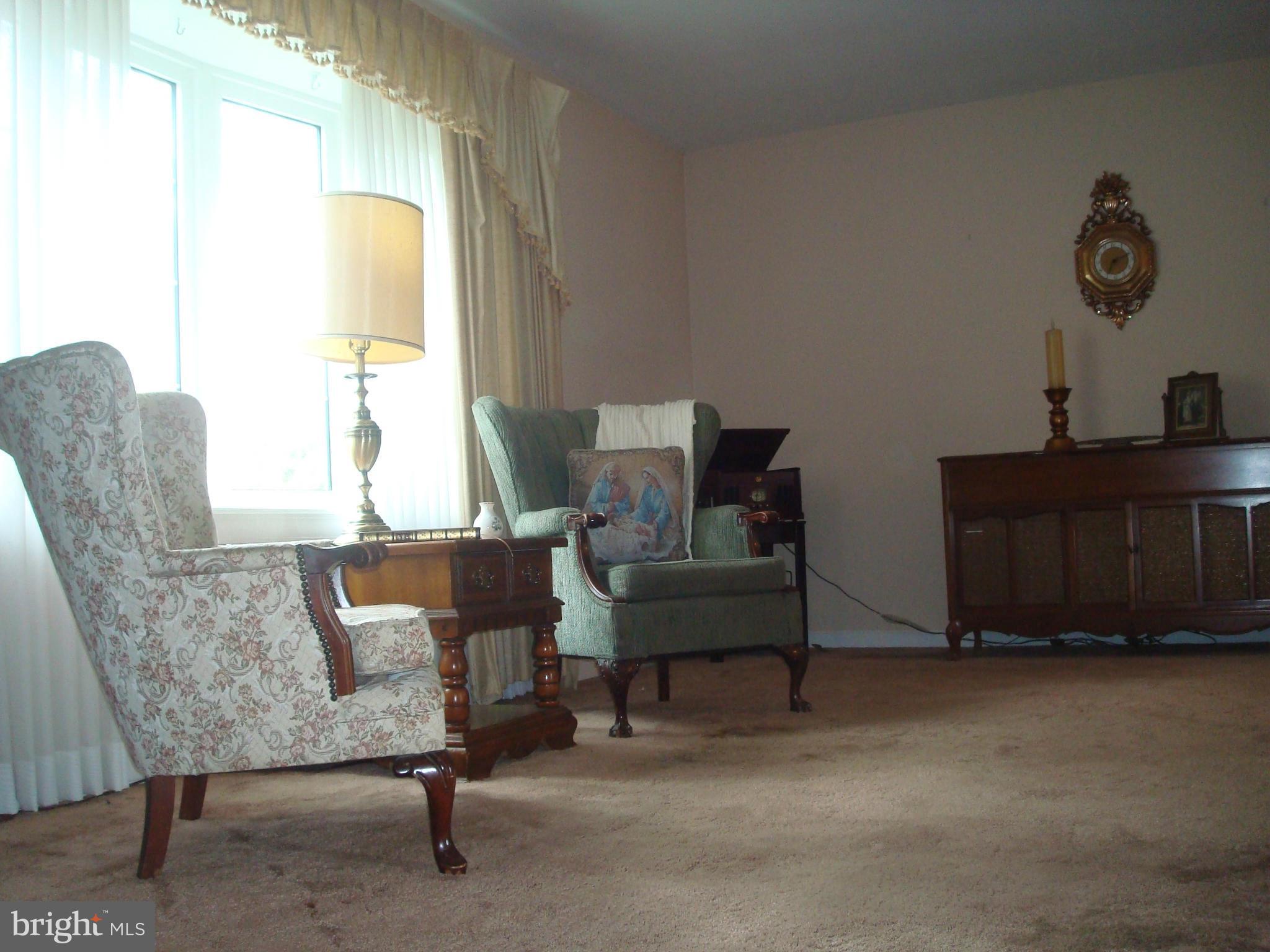 439 Hook Road Westminster, MD 21157 - Photo 13 of 29 Living Room