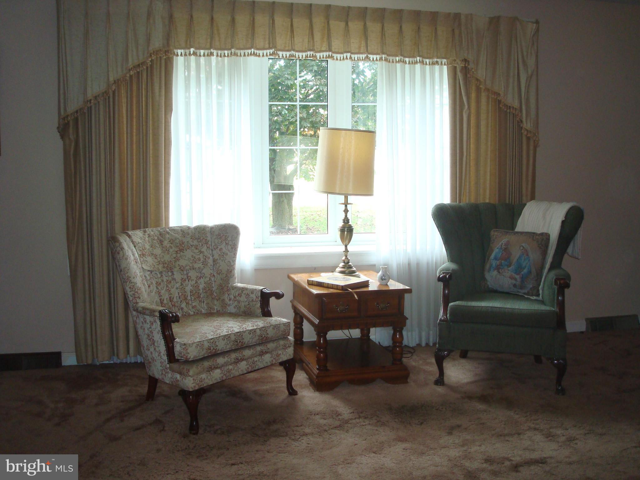 439 Hook Road Westminster, MD 21157 - Photo 15 of 29 Living Room