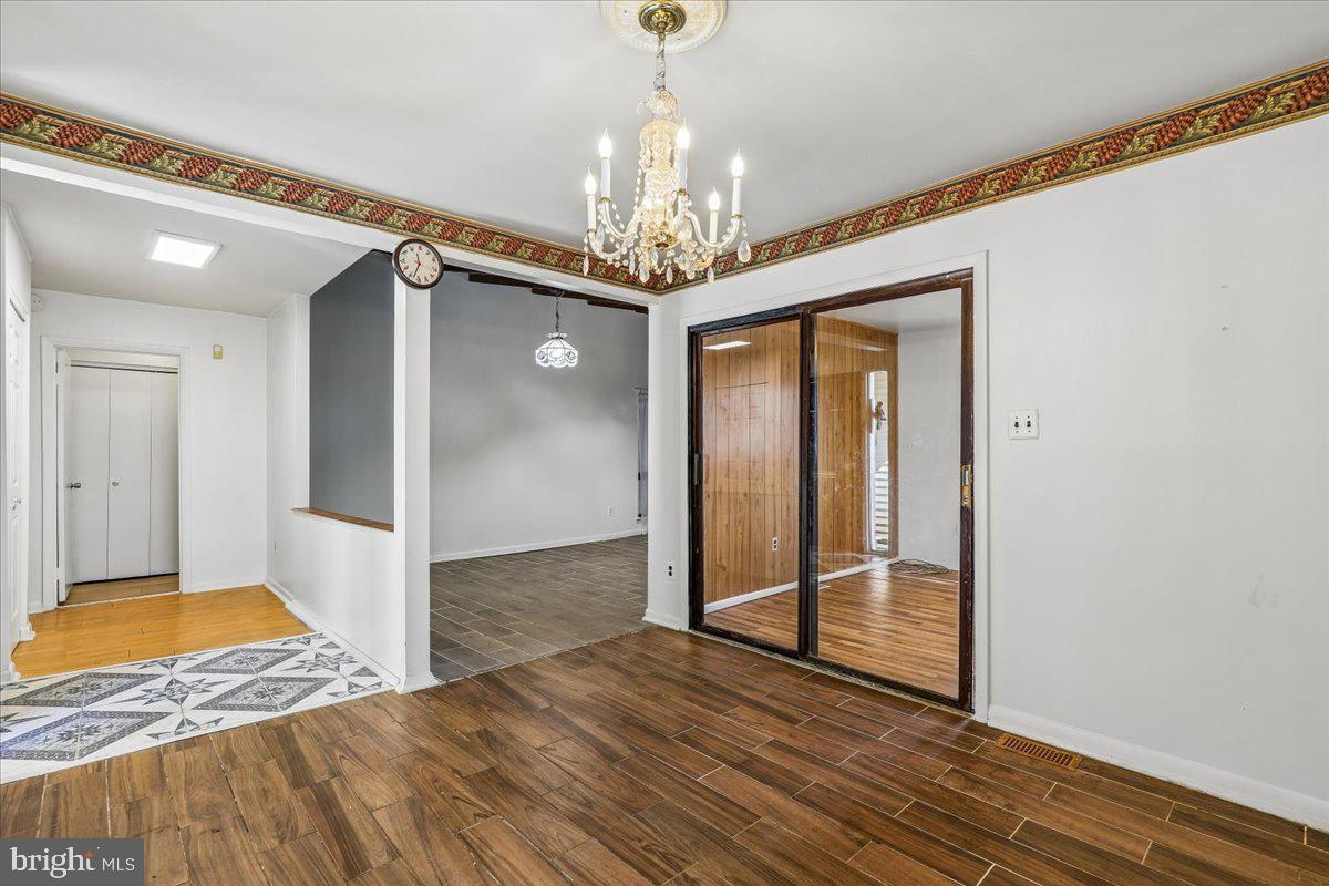7113 Itte Lane Springfield, VA 22150 - Photo 5 of 20 Dining