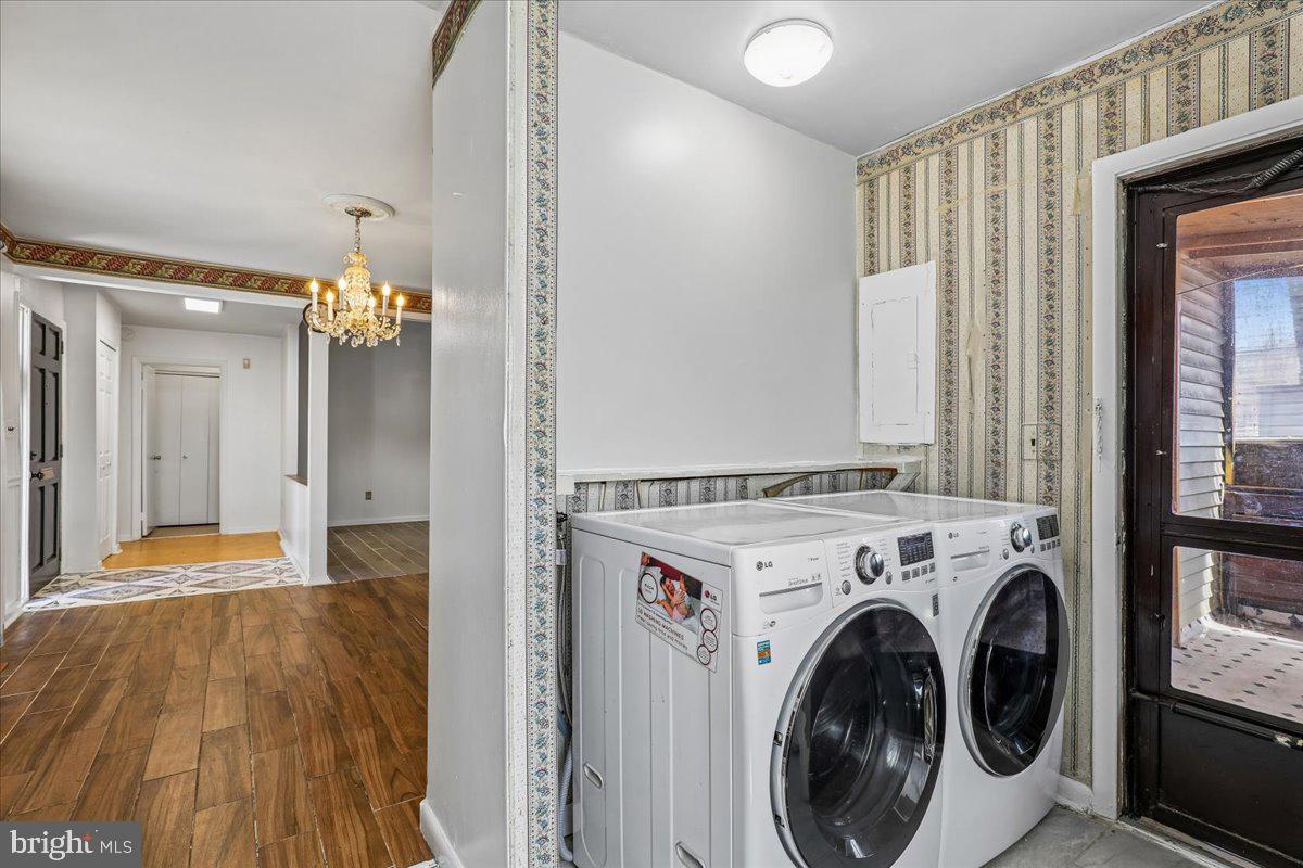 7113 Itte Lane Springfield, VA 22150 - Photo 7 of 20 In unit Washer Dryer