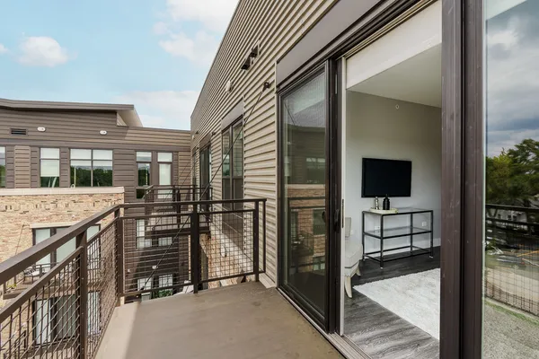 $2,252 | 101 West Liberty Street, Unit 415, Barrington, IL 60010