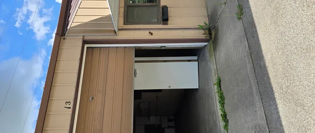 $300 | 300 East Main Street, Unit 7, Plano, IL 60545