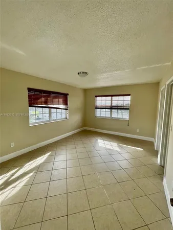 $2,100 | 1035 West 77th Street, Unit 412, Hialeah, FL 33014