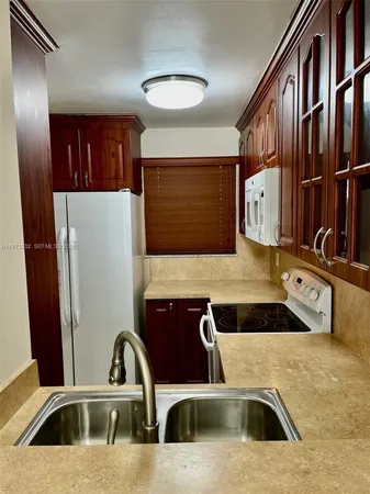 $2,100 | 1035 West 77th Street, Unit 412, Hialeah, FL 33014