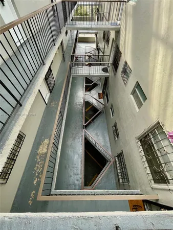 $2,100 | 1035 West 77th Street, Unit 412, Hialeah, FL 33014