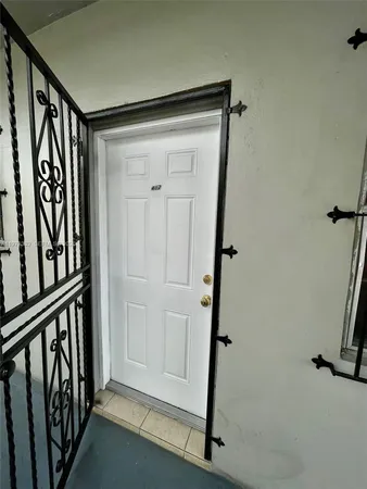 $2,100 | 1035 West 77th Street, Unit 412, Hialeah, FL 33014