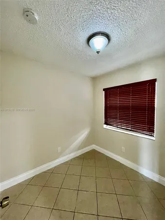 $2,100 | 1035 West 77th Street, Unit 412, Hialeah, FL 33014