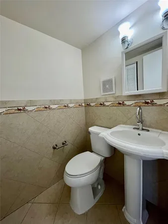 $2,100 | 1035 West 77th Street, Unit 412, Hialeah, FL 33014