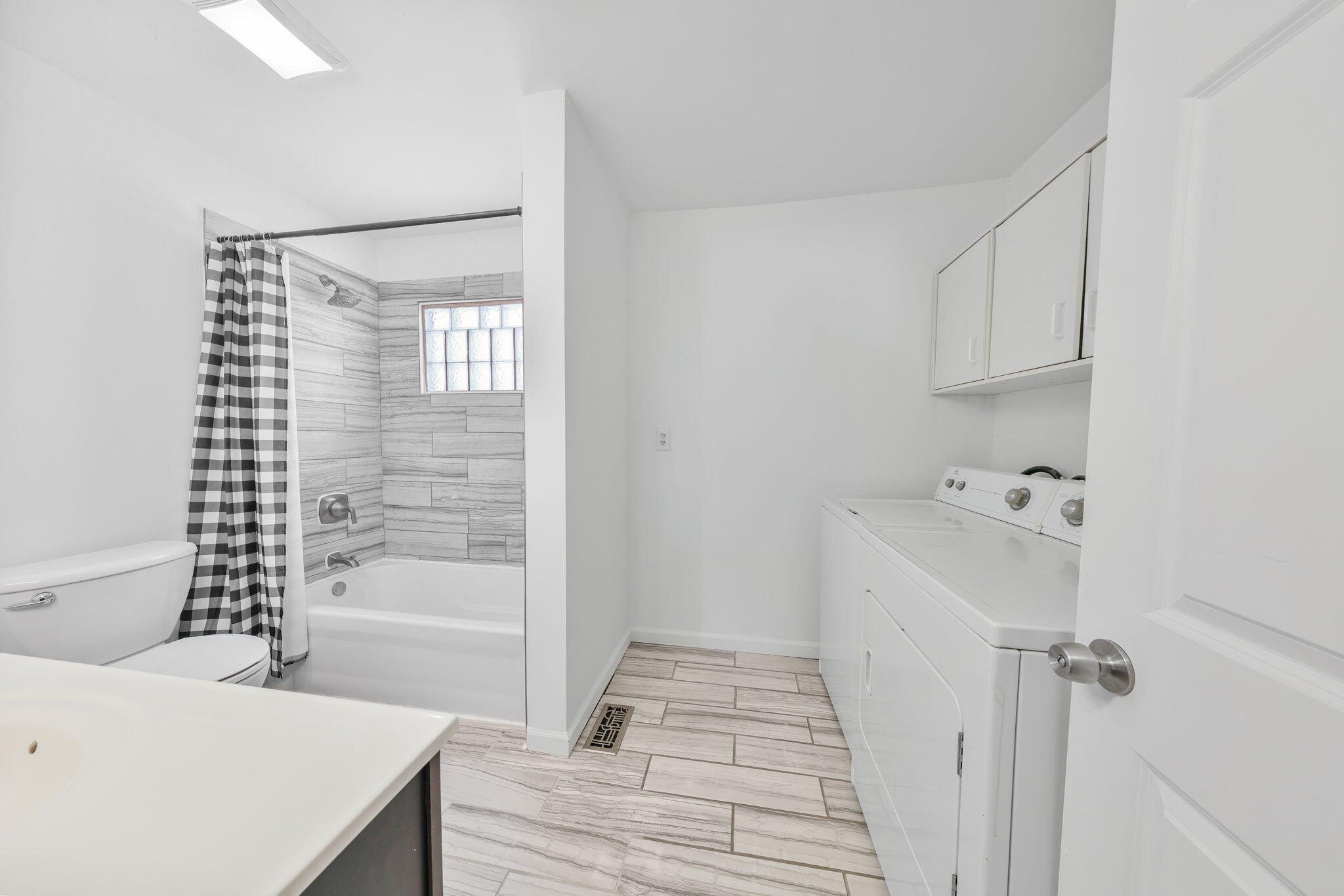 820 Brown Street Valparaiso, IN 46383 - Photo 16 of 25 2048x1366