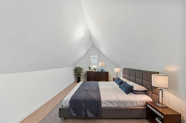 $2,400 | 820 Brown Street, Valparaiso, IN 46383