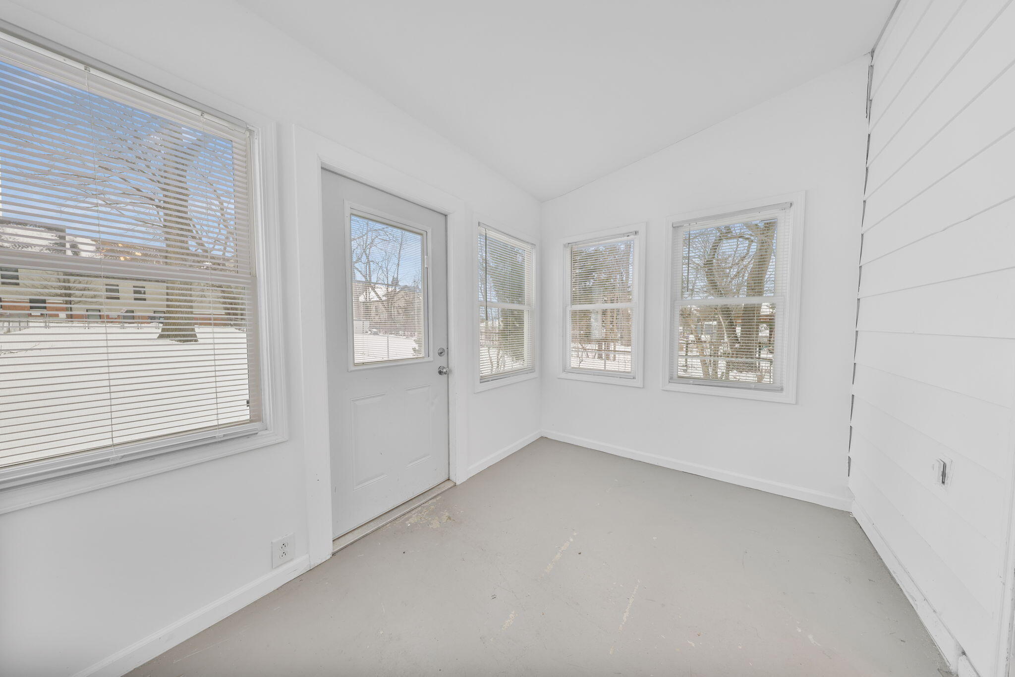 820 Brown Street Valparaiso, IN 46383 - Photo 24 of 25 2048x1366