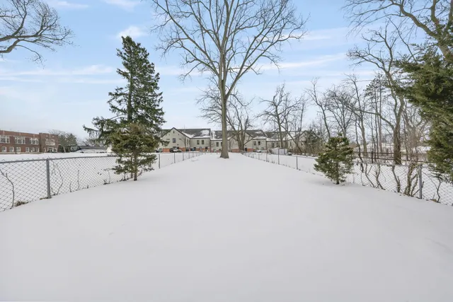 $2,400 | 820 Brown Street, Valparaiso, IN 46383