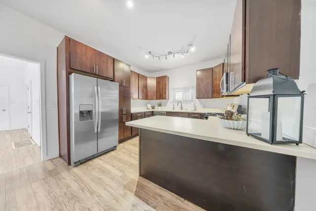 $2,400 | 820 Brown Street, Valparaiso, IN 46383