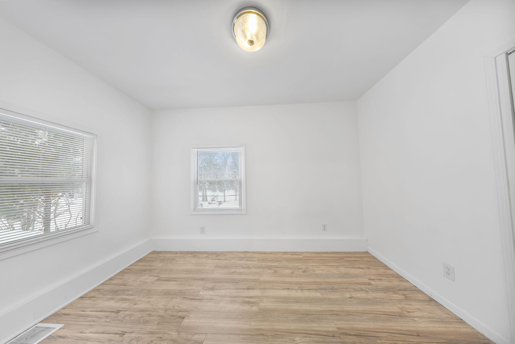 820 Brown Street Valparaiso, IN 46383 - Photo 9 of 25 2048x1366