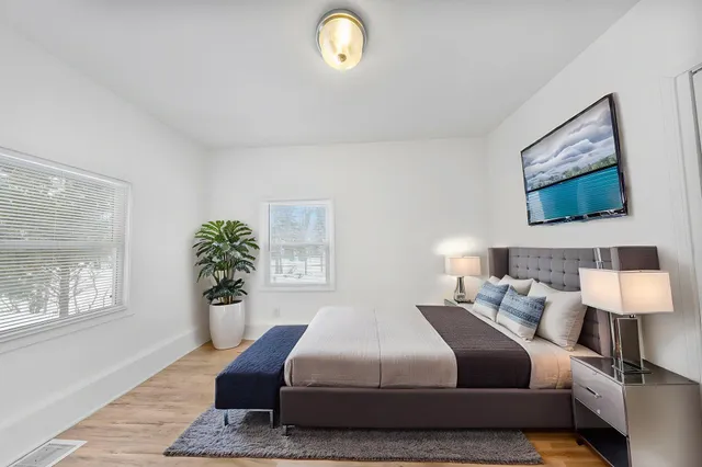 $2,400 | 820 Brown Street, Valparaiso, IN 46383