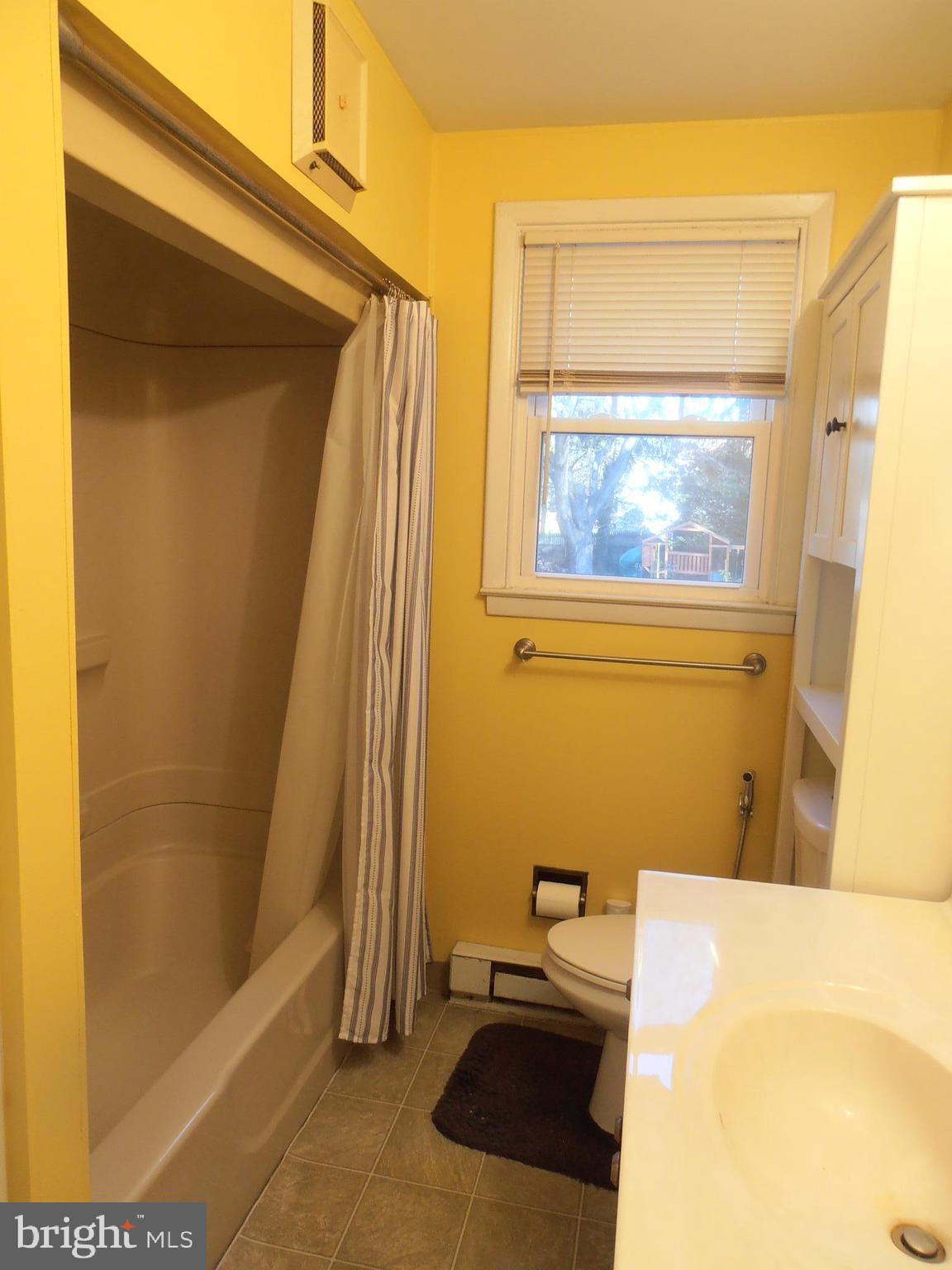 531 Meadow Road Chalfont, PA 18914 - Photo 29 of 47 Hallway bathroom pic#4
