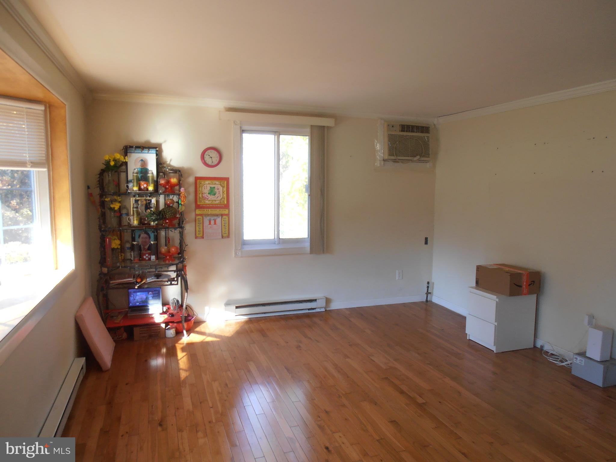 531 Meadow Road Chalfont, PA 18914 - Photo 8 of 47 Living room pic#1