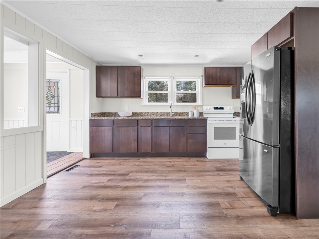 281 Richardson Road Coventry, RI 02816 - Photo 6 of 26
