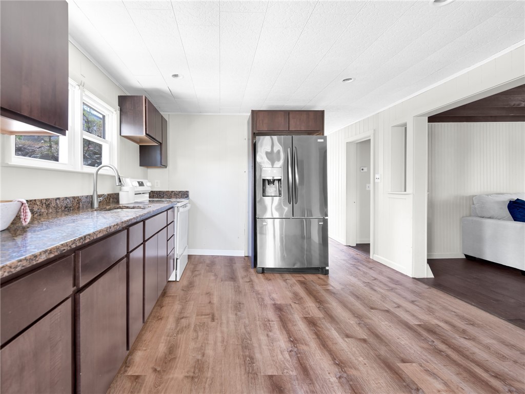 281 Richardson Road Coventry, RI 02816 - Photo 7 of 26