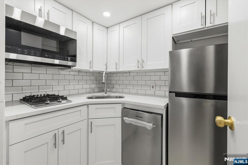 101 Pershing Road Englewood Cliffs, NJ 07632 - Photo 11 of 29