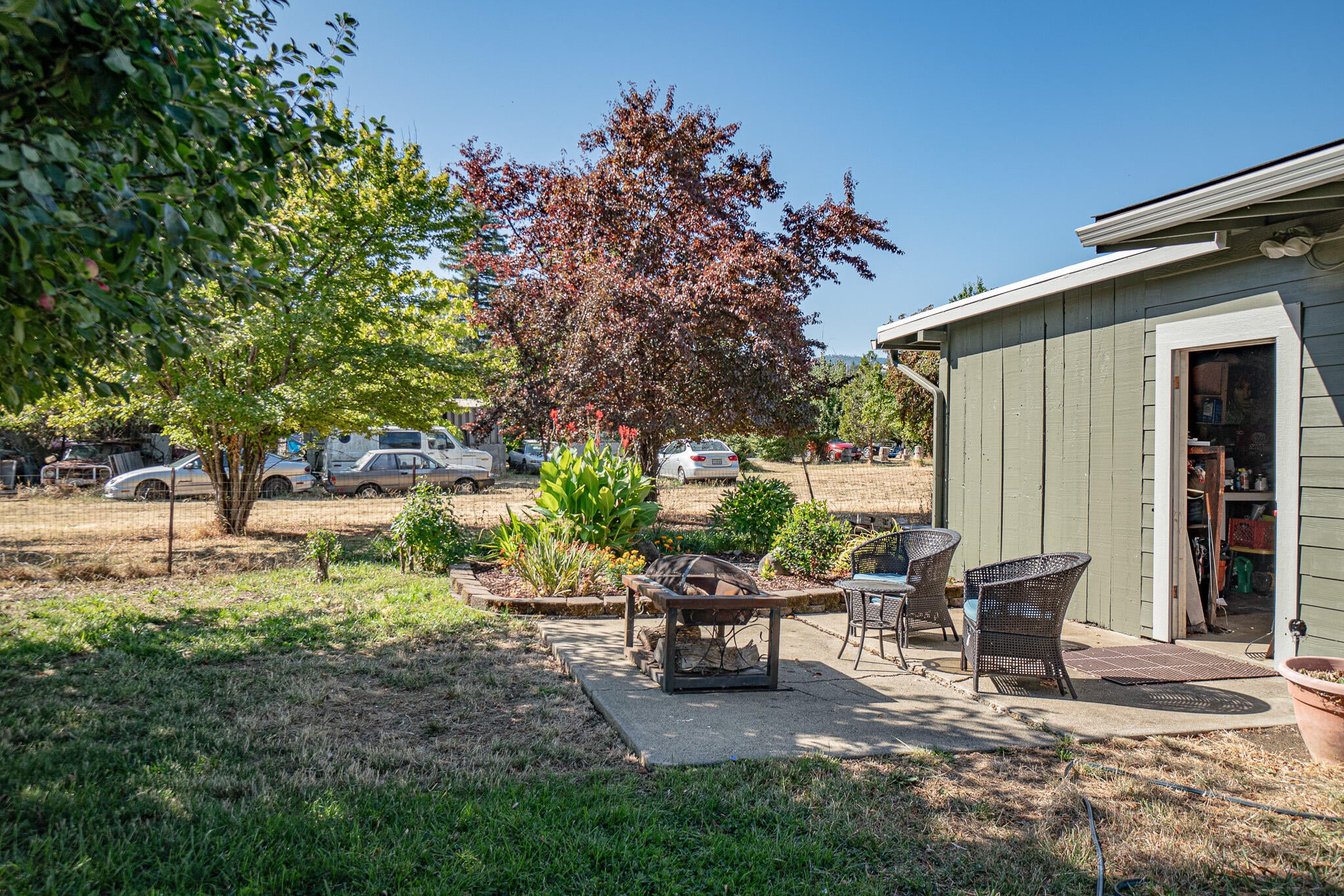 912 South Stage Road, Unit B Medford, OR 97501 - Photo 12 of 15 12 Back Patio