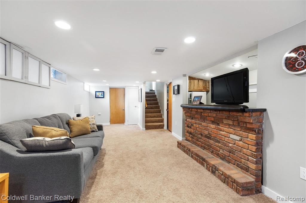 2570 Manchester Road Birmingham, MI 48009 - Photo 23 of 41