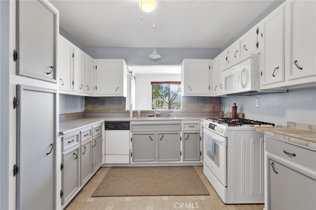 38744 East End Road Lucerne Valley, CA 92356 - Photo 19 of 46 a kitchen with stainless steel appliances granite countertop a stove a sink and a refrigerator