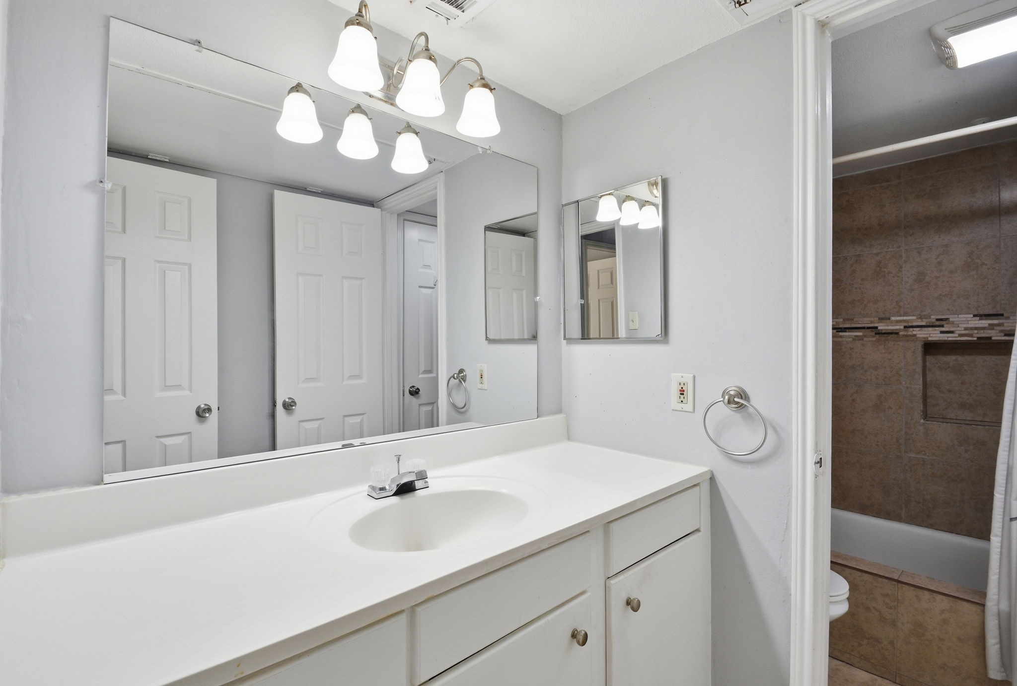 2100 Tanglewilde Street, Unit 576 Houston, TX 77063 - Photo 21 of 28