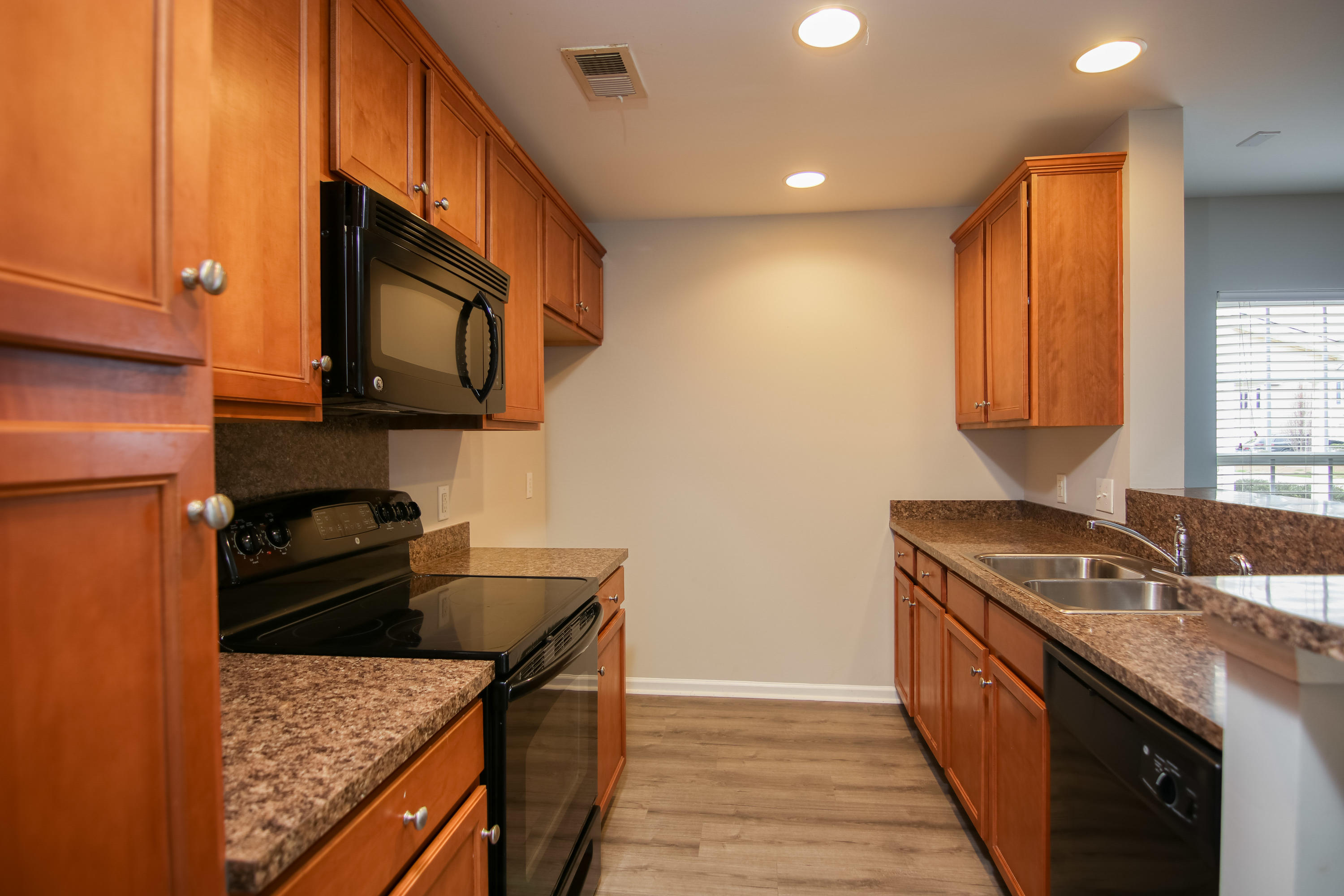 1111 Flyway Road Summerville, SC 29483 - Photo 4 of 9 IMG_8325-Edit
