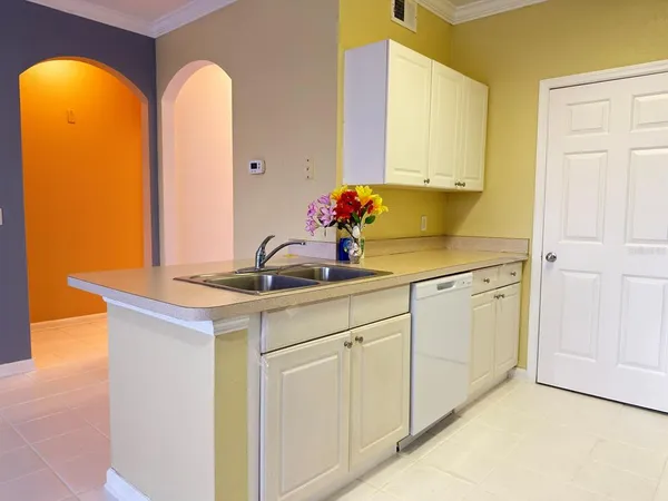 $1,995 | 1216 South Missouri Avenue, Unit 120, Clearwater, FL 33756