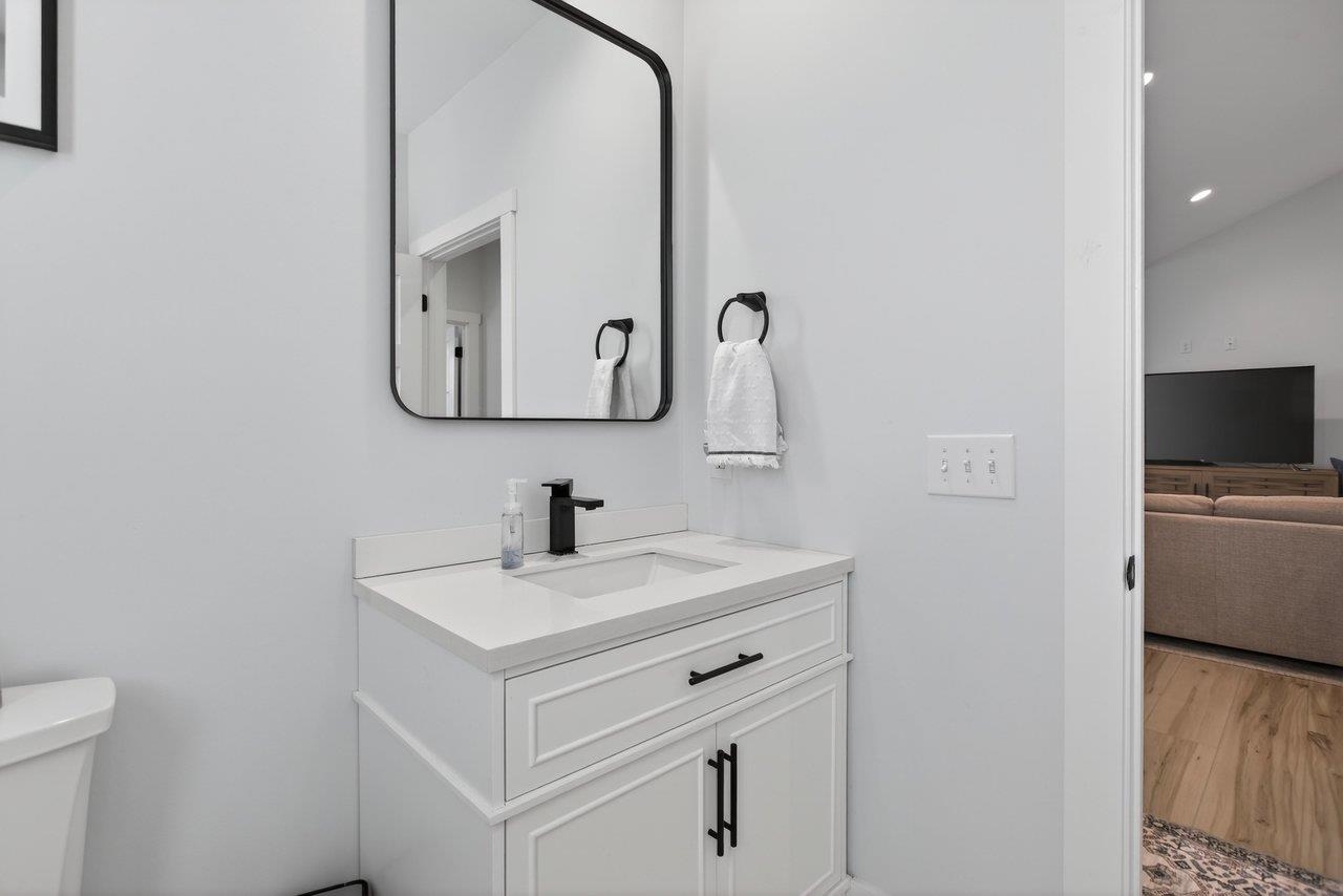 475 Beauford Road Harrisonburg, VA 22801 - Photo 43 of 75 a bathroom with a sink and a mirror