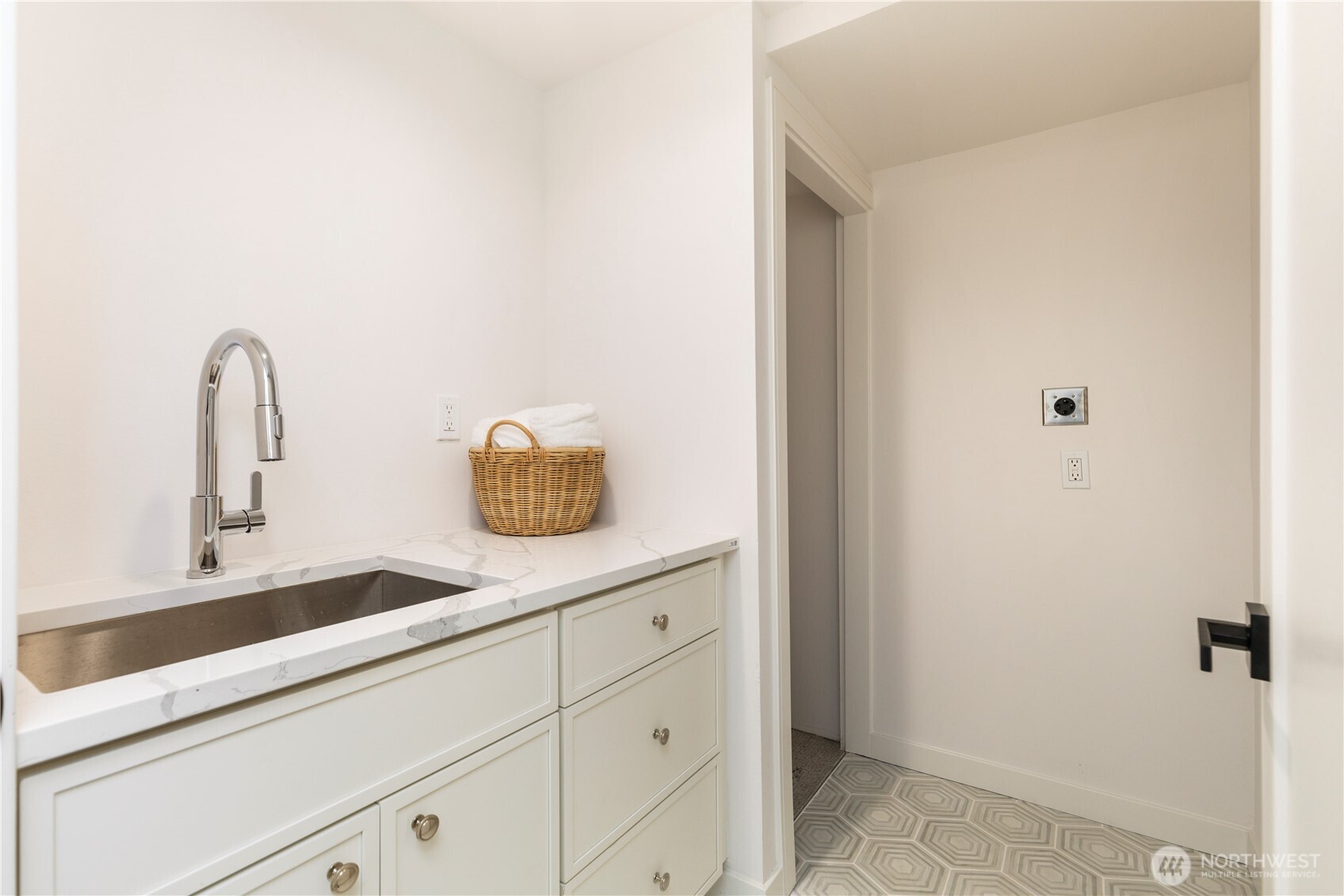 828 Northeast 95th Street Seattle, WA 98115 - Photo 17 of 18 a close view of tap